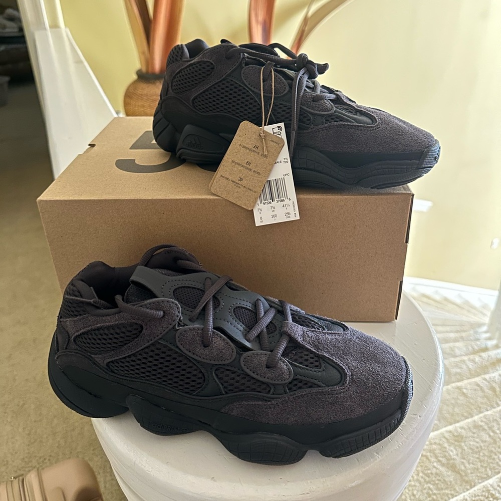 Yeezy 500 size 8